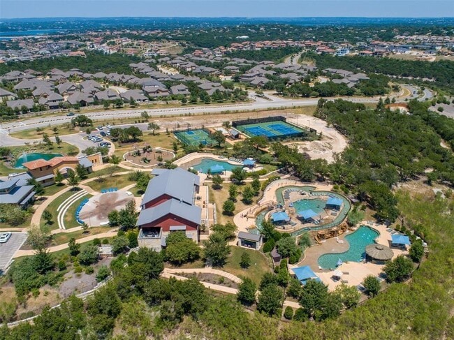 Building Photo - 404 Highland Village Dr