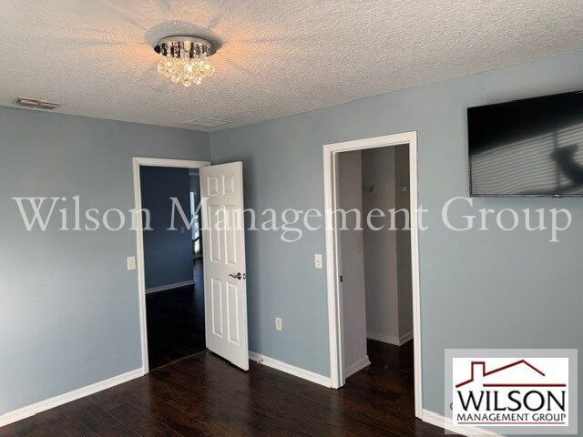 Building Photo - 413 Country Cottage Ln