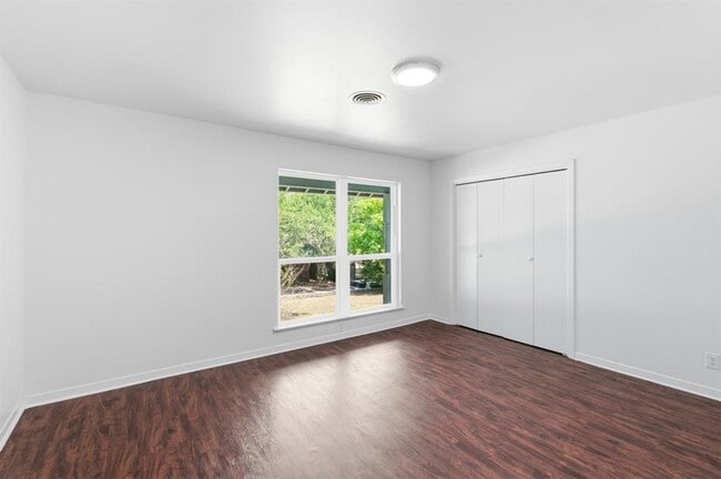 Building Photo - 6108 Cherrylawn Cir