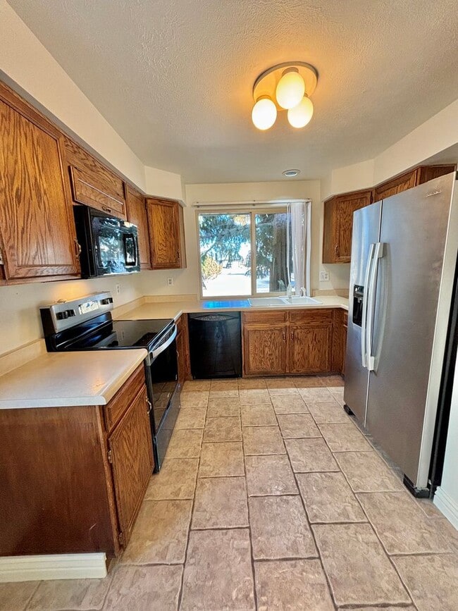 Building Photo - Beautiful 3-Bedroom Home Near Ken Caryl, Parks & Schools!!Available Now!!