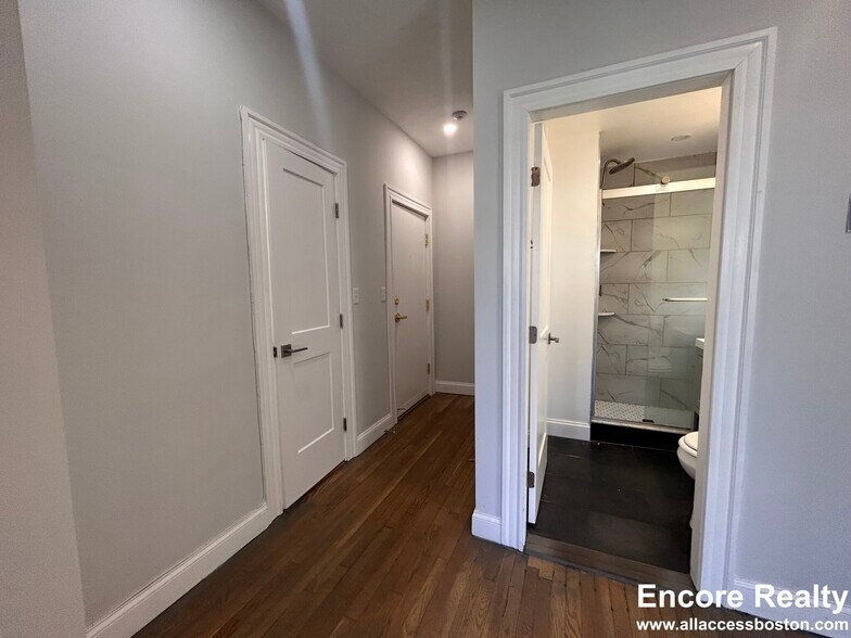 Building Photo - 109 Queensberry St