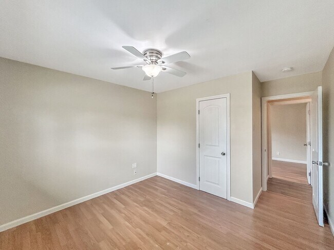 Building Photo - Beautiful 3B/2BA w/ Updated Kitchen and Pool in Clairemont!