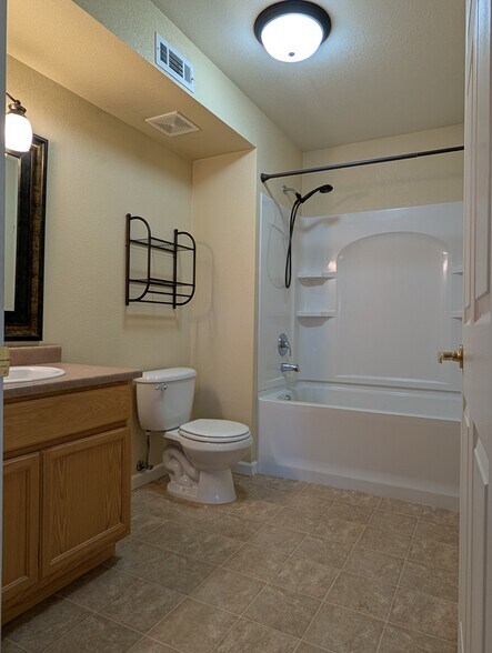 Building Photo - 2631 E 15th St