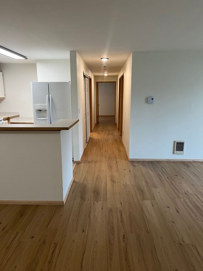 Building Photo - Beautifully Maintained condo Renton!
