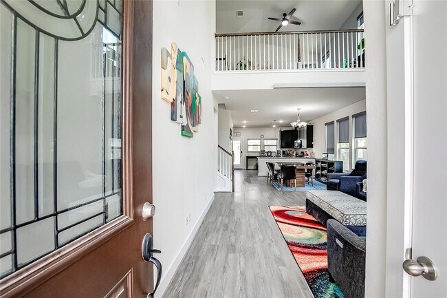 Building Photo - 15912 Cadoz Dr
