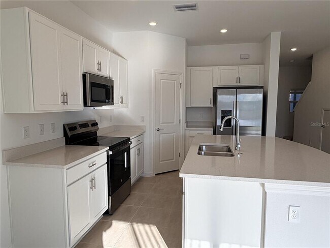 Building Photo - 15161 Cuzcorro Ct