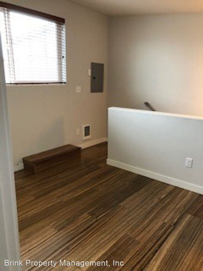Building Photo - 6408 Phinney Ave N