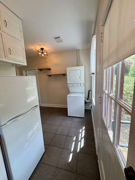 Building Photo - 120 Corbin Ave