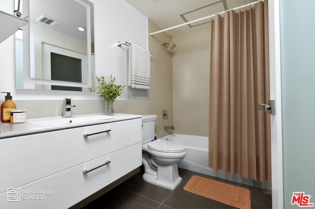 Building Photo - 939 S Broadway