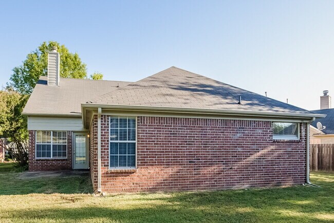 Building Photo - 9697 Tributary Cove