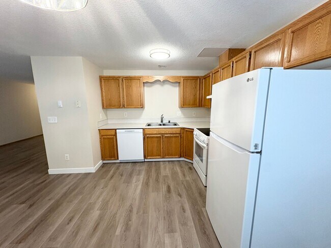 Building Photo - Spacious 3 bed 2.5 Bath Townhome in Cascad...