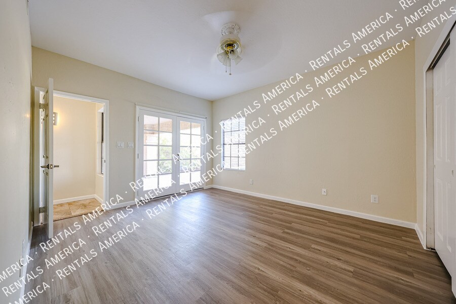 Building Photo - 5965 W Oakland St