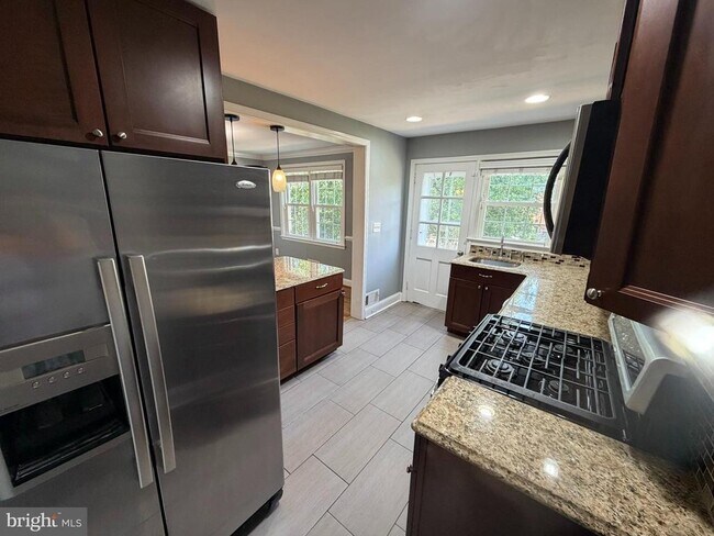 Building Photo - 1543 Cottage Ln