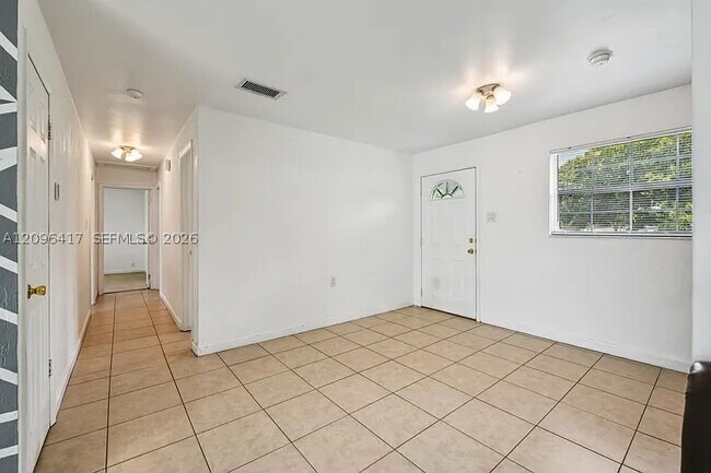 Building Photo - 911 Shady Park Terrace