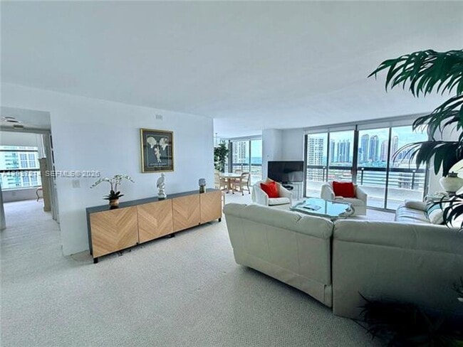 Building Photo - 3500 Mystic Pointe Dr