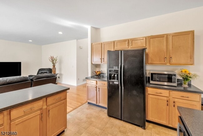 Building Photo - 706 Skyline Dr