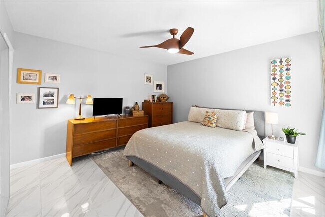 Building Photo - 3000 NE 16th Ave