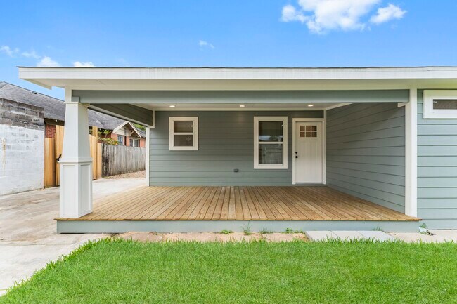 Building Photo - 1507 N Durham Dr