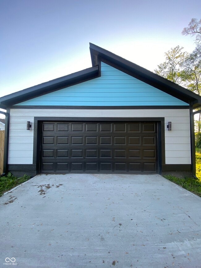 Building Photo - 2435 Columbia Ave