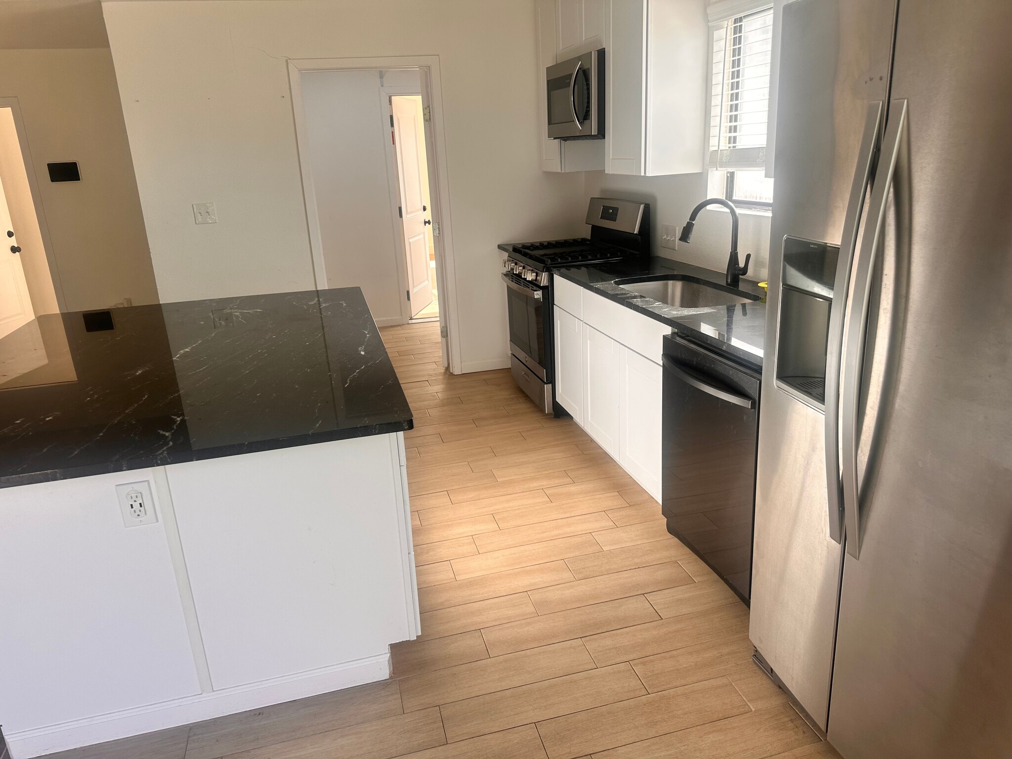 Building Photo - Room in House on Southwest Dr