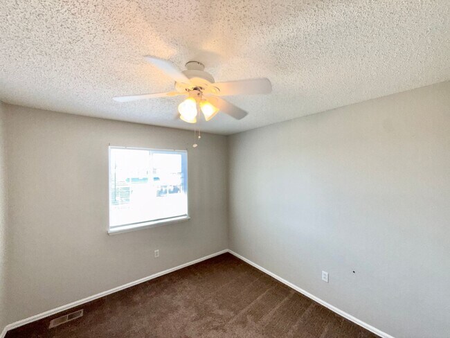 Building Photo - 4899 Saddle Ridge Dr