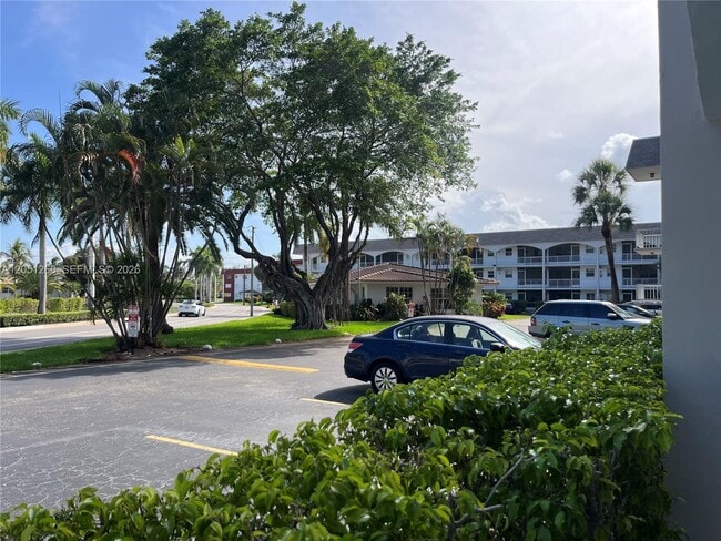 Building Photo - 501 Blue Heron Dr