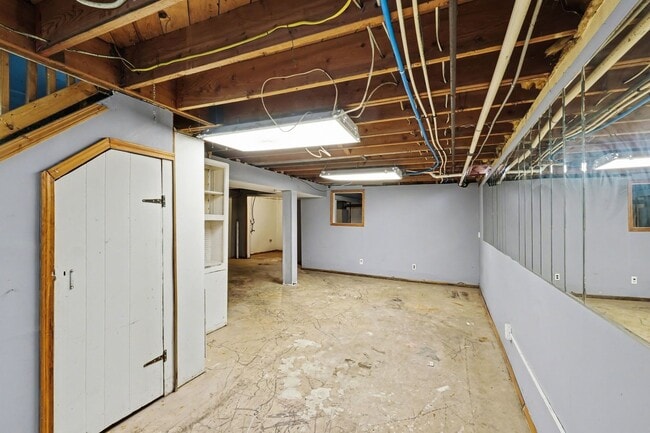 Building Photo - MOVE IN SPECIAL!!! - 1/2 OFF FIRST MONTH'S RENT - SIDE BY SIDE DUPLEX