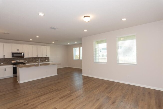 Building Photo - 2500 Roosevelt Rd