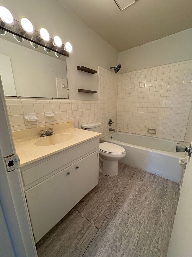 Building Photo - Location, Location, Location!