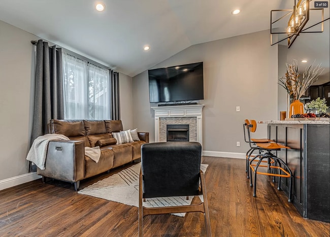 Building Photo - 2 Bed | 2 Bath in Midtown!