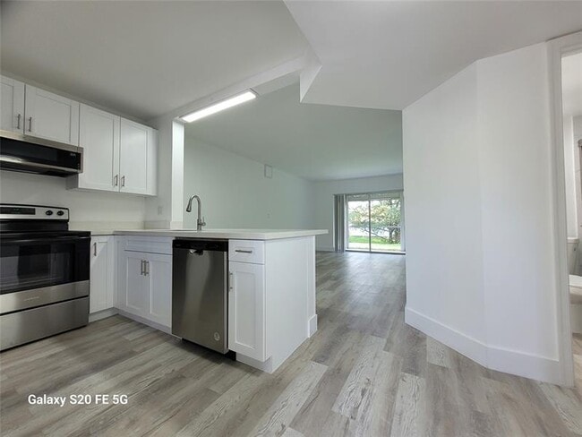 Building Photo - 8820 Royal Palm Blvd