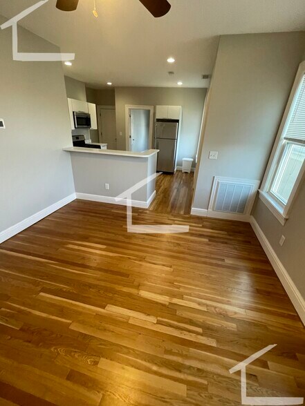 Building Photo - 166 Hampshire St