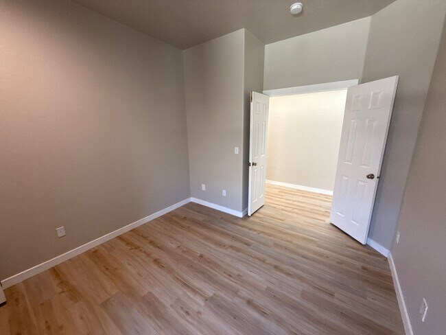 Building Photo - 5647 SW Windflower Dr