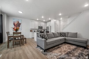 Building Photo - 898 N 1120 E