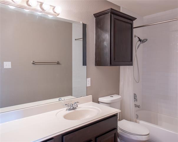Building Photo - 9400 Stonewood Dr