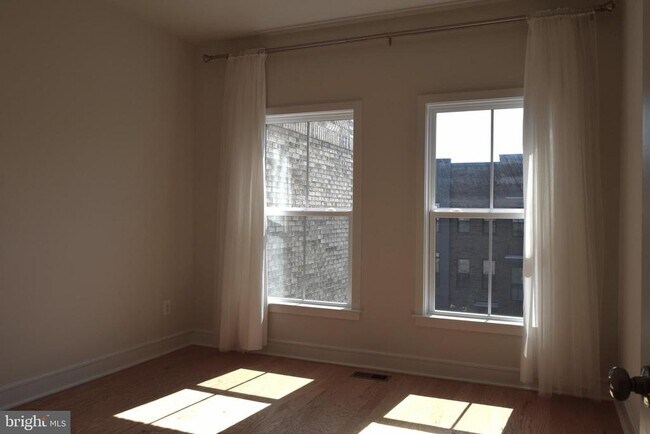 Building Photo - 23079 Sullivans Cove Sq