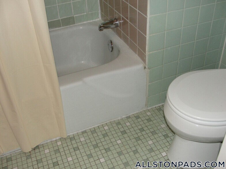 Building Photo - 1110 Commonwealth Ave