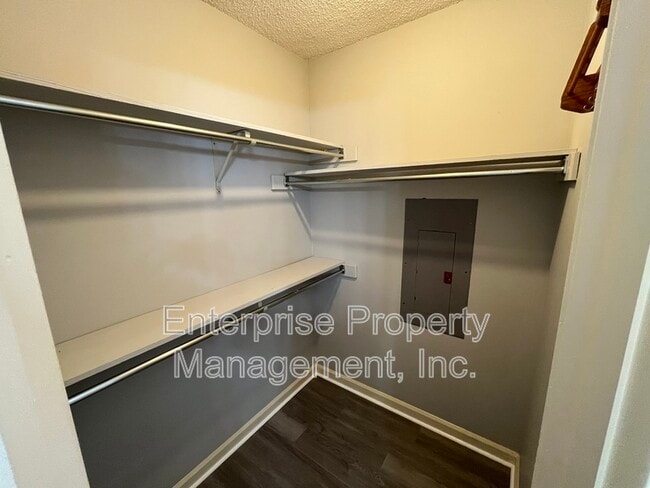 Building Photo - 5429 Craigmont Dr