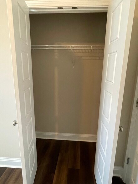 Building Photo - 6891 Spaniel Dr