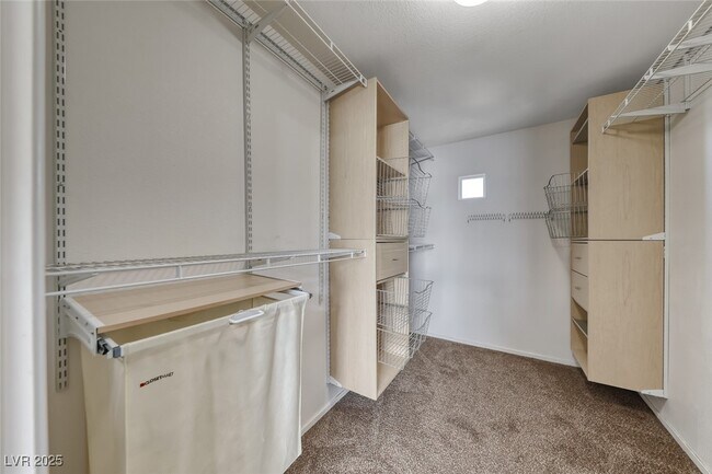 Building Photo - 7237 Twin Maples Ct