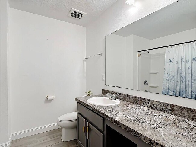 Building Photo - 3040 Lakes Crest Ave