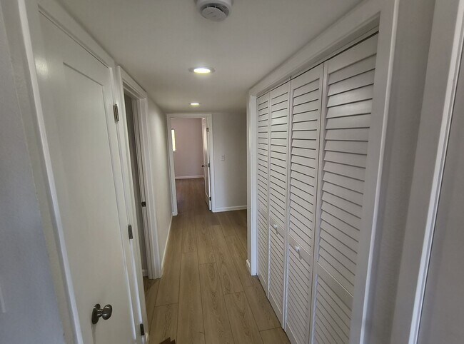 Building Photo - Remodeled Townhouse in La Mesa - 3 Bedrooms
