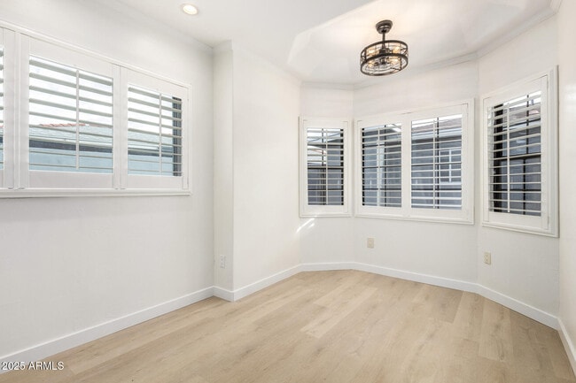 Building Photo - 1606 W Keim Dr