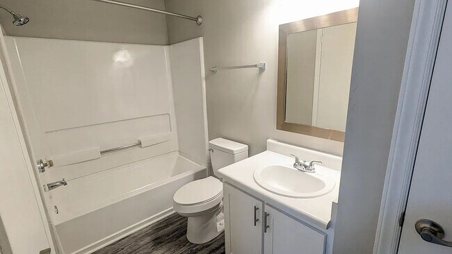 Building Photo - 2904-2914 W. Florida St-1bd/1ba