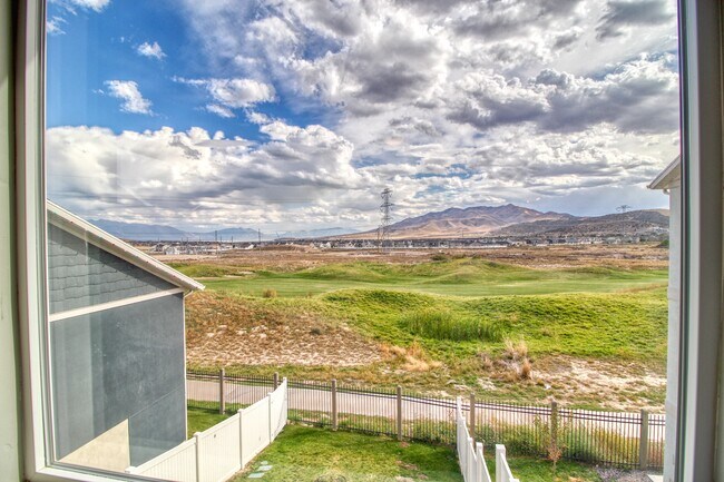 Building Photo - 8636 N Cypress Alley