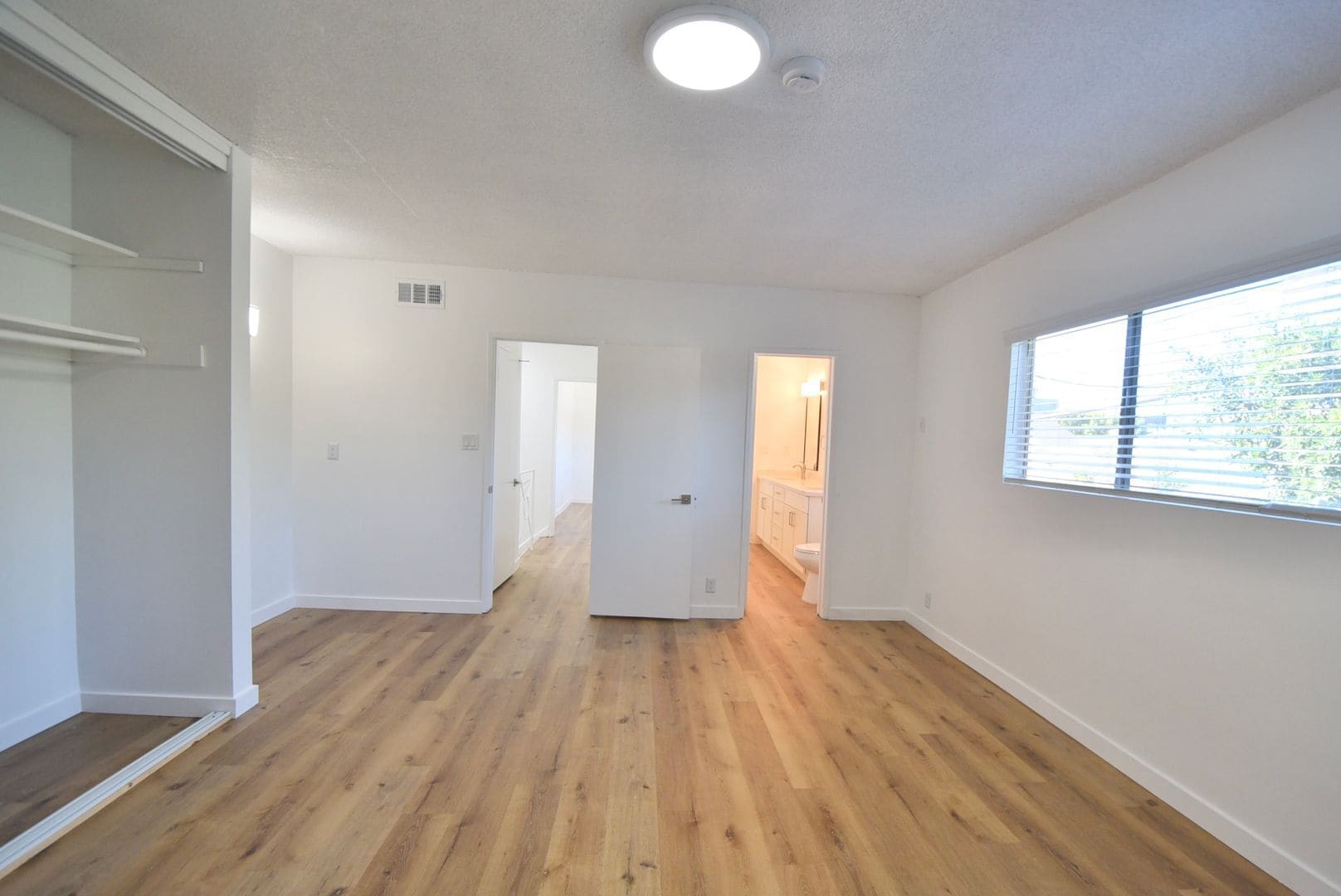 Building Photo - 10855 Morrison St