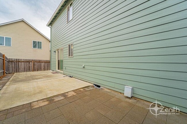 Building Photo - 5609 NE 74th Ct