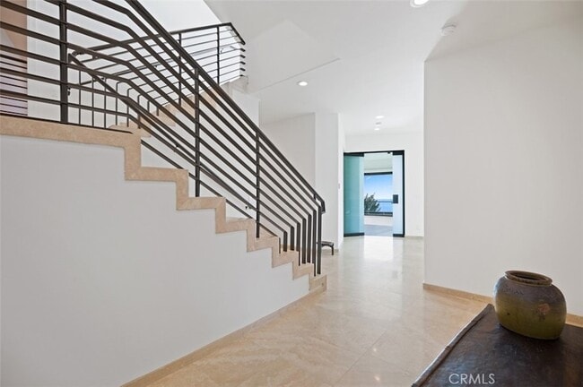 Building Photo - 648 Mystic View