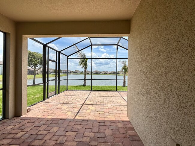 Building Photo - 3,261 SF Fully Furnished 5-Bed Gem | Just Bring Your Suitcase!
