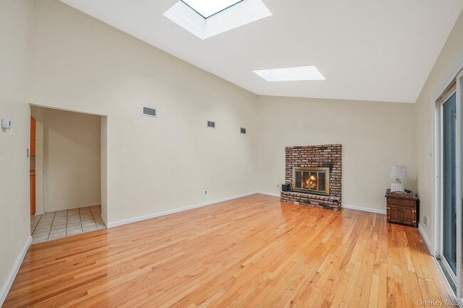 Building Photo - 386A Glen Cove Ave